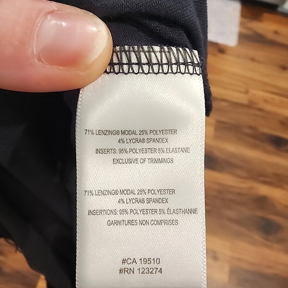 Lolë modal v-neck short-sleeved blouse - Picture 3 of 7